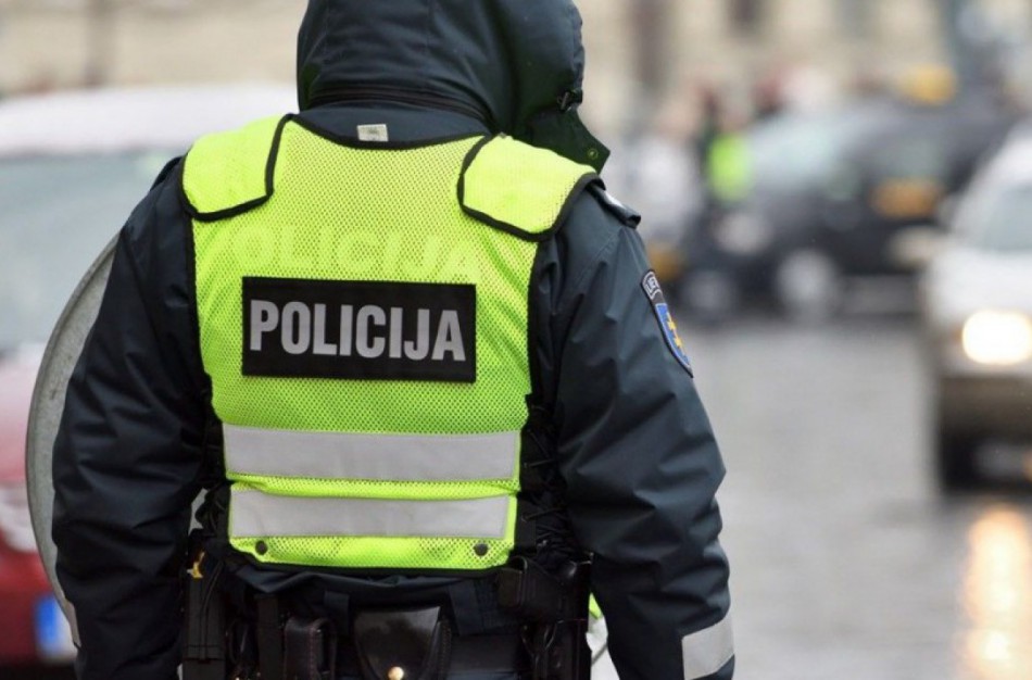 Policijos pareigūnai ieško nepilnametės dingusios be žinios