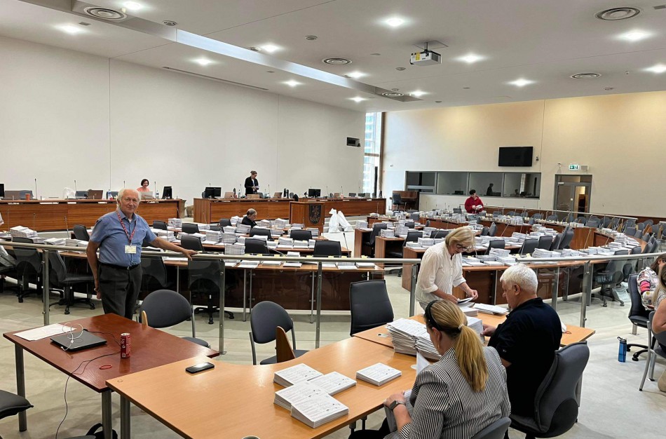 VRK papasakojo, kur keliauja vokai su rinkėjų biuleteniais ir kaip jie skaičiuojami