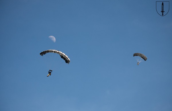 Baigėsi tarptautinės SOP pratybose „Liepsnojantis kalavijas 2024“. Bombonešis B52 metė lazeriu valdomas bombas, narai užduotis vykdė iš povandeninio laivo 