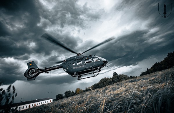 Baigėsi tarptautinės SOP pratybose „Liepsnojantis kalavijas 2024“. Bombonešis B52 metė lazeriu valdomas bombas, narai užduotis vykdė iš povandeninio laivo 