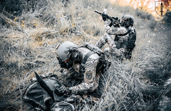 Baigėsi tarptautinės SOP pratybose „Liepsnojantis kalavijas 2024“. Bombonešis B52 metė lazeriu valdomas bombas, narai užduotis vykdė iš povandeninio laivo 