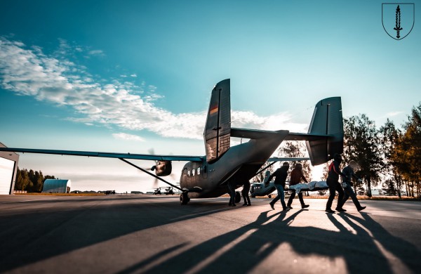 Baigėsi tarptautinės SOP pratybose „Liepsnojantis kalavijas 2024“. Bombonešis B52 metė lazeriu valdomas bombas, narai užduotis vykdė iš povandeninio laivo 