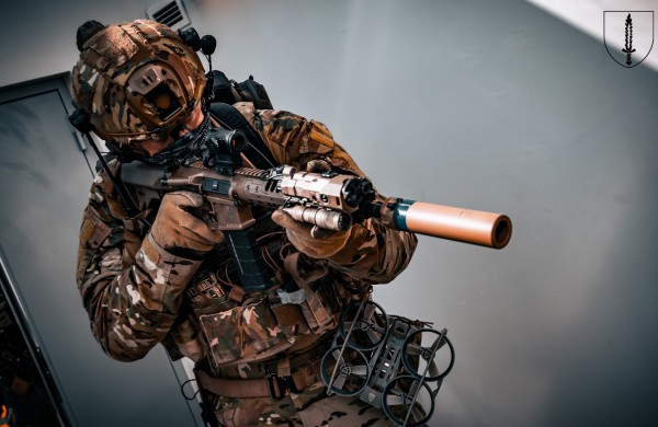 Baigėsi tarptautinės SOP pratybose „Liepsnojantis kalavijas 2024“. Bombonešis B52 metė lazeriu valdomas bombas, narai užduotis vykdė iš povandeninio laivo 