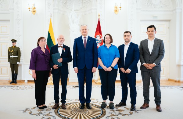 Tėvo dienos proga Prezidentas apdovanojo Lietuvos nusipelniusius tėvus ir globėjus