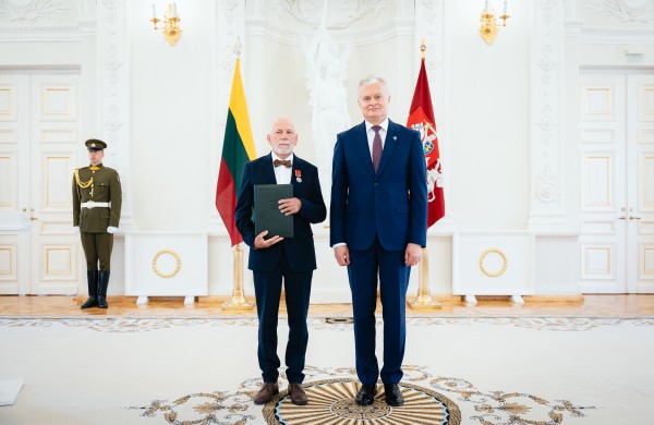 Tėvo dienos proga Prezidentas apdovanojo Lietuvos nusipelniusius tėvus ir globėjus