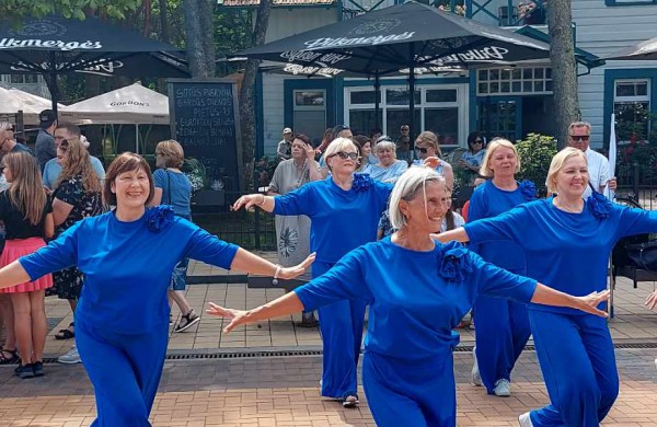 Jonavos moterų kolektyvas „Vėtra“ pasirodė tarptautiniame linijinių  SOLO  šokių festivalyje 