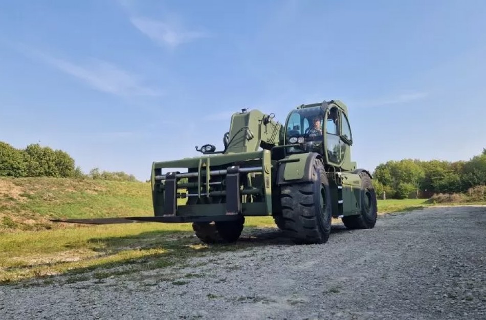 Pristatyti sunkiasvoriai krautuvai – Lietuvos kariuomenės reikmėms