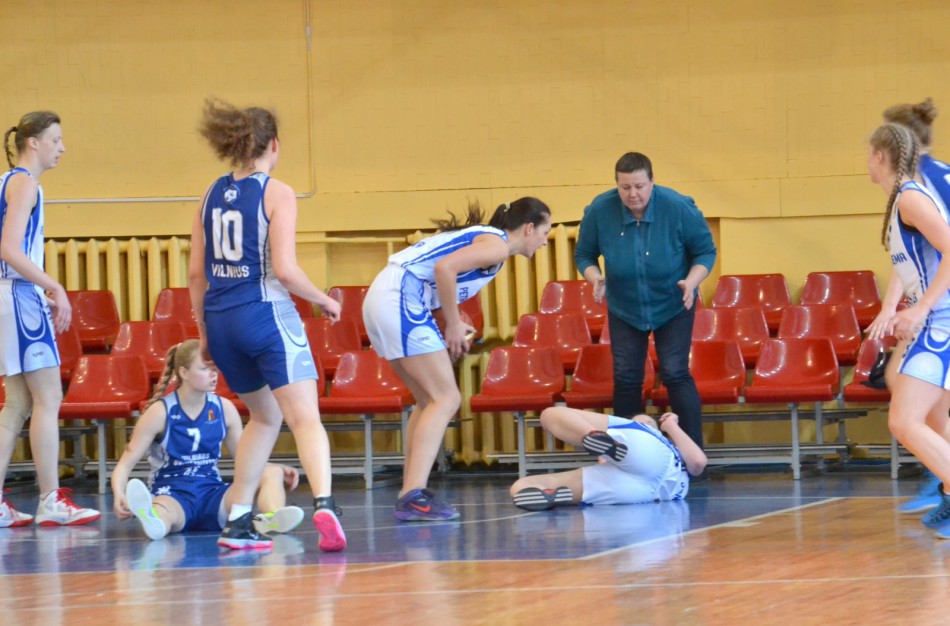 Įsibėgėjusios Jonavos krepšininkės patiesė ir studentes