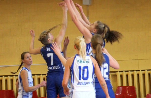 Įsibėgėjusios Jonavos krepšininkės patiesė ir studentes