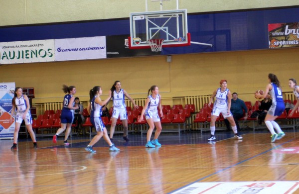 Įsibėgėjusios Jonavos krepšininkės patiesė ir studentes