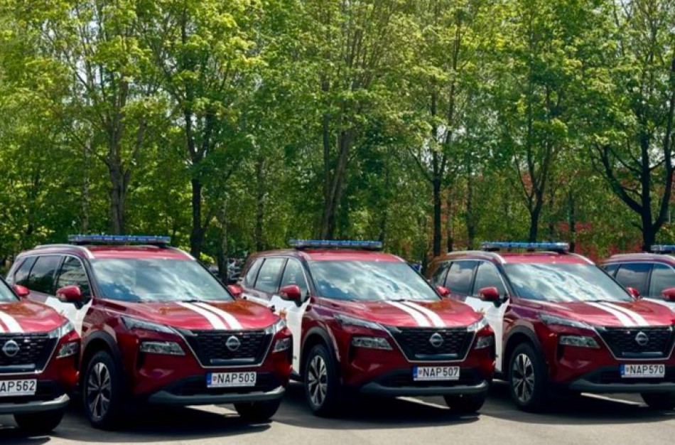 Priešgaisrinėms gelbėjimo valdyboms, tarp jų ir Jonavos, perduota 20 naujų priešgaisrinių automobilių