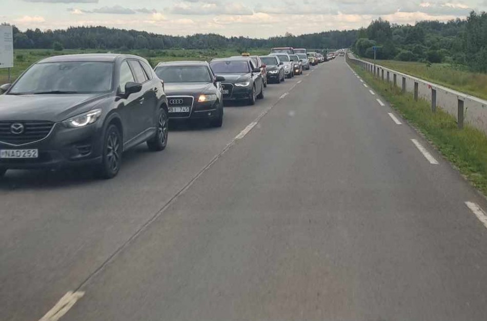Vairuotojas perspėja planuojančius vykti iš Ruklos į Jonavą: laukia didžiulė automobilių spūstis