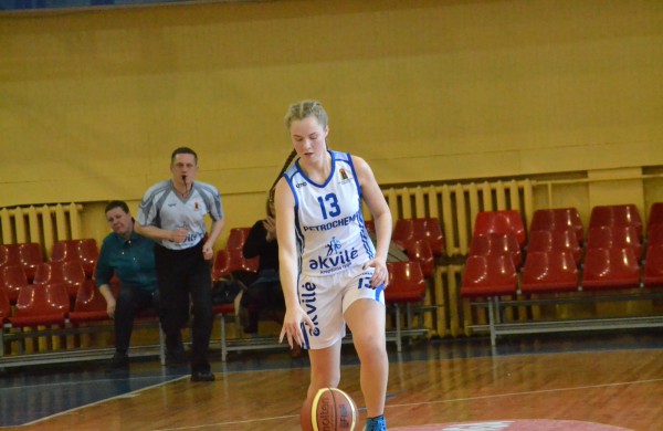 Įsibėgėjusios Jonavos krepšininkės patiesė ir studentes