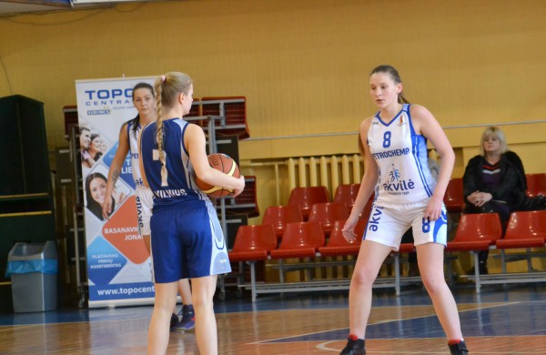 Įsibėgėjusios Jonavos krepšininkės patiesė ir studentes