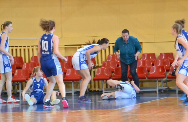 Įsibėgėjusios Jonavos krepšininkės patiesė ir studentes