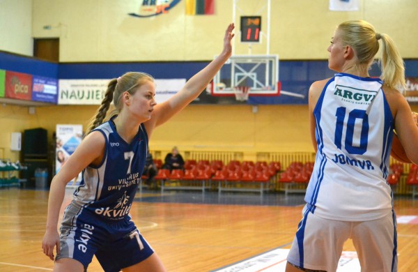 Įsibėgėjusios Jonavos krepšininkės patiesė ir studentes