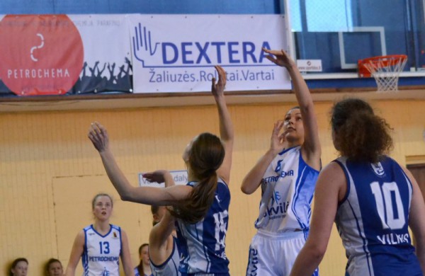 Įsibėgėjusios Jonavos krepšininkės patiesė ir studentes