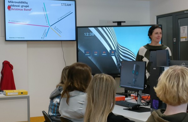 Patyriminis ugdymas Jonavos Jeronimo Ralio gimnazijoje