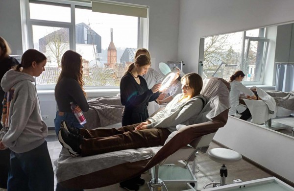 Patyriminis ugdymas Jonavos Jeronimo Ralio gimnazijoje