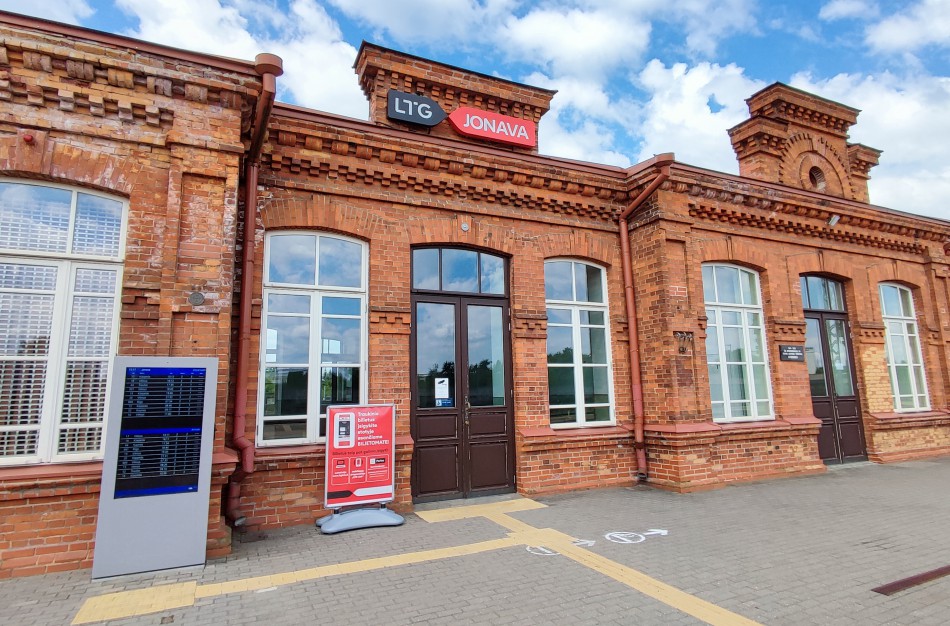Jonavos geležinkelio stotyje pradėjo veikti „LTG Link“ BILIETOMATAS