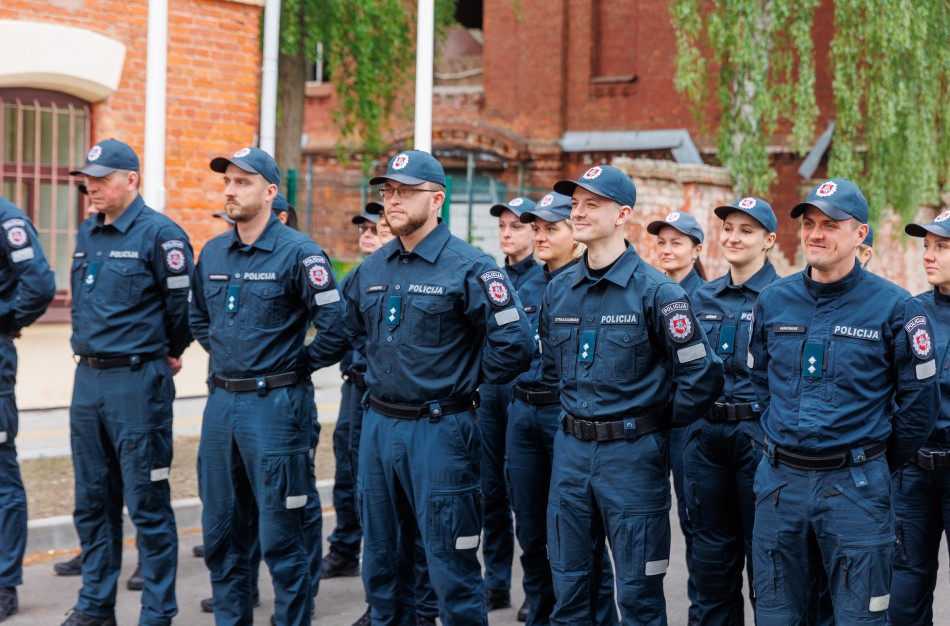 VRM: Darbo užmokestis didėjo daugumai statutinių pareigūnų