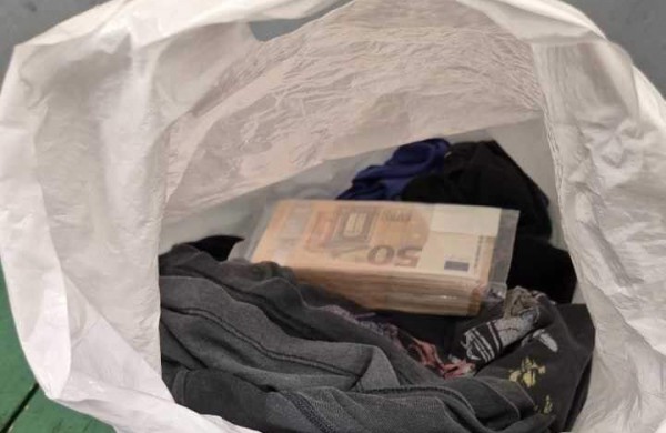 Sulaikyta grynųjų pinigų kontrabanda: jūreivis iš Latvijos mėgino slapčia į Rusiją išvežti 10 tūkst. eurų