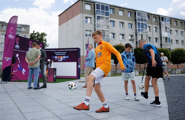 Jonava pasitinka Europos merginų futbolo čempionatą