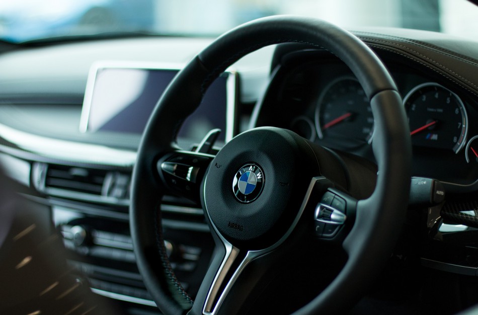 Jaunimui prie BMW vairo pritrūko ,,įspūdžių" - Šveicarijos seniūnijoje automobilyje aptiktos galimai narkotinės medžiagos