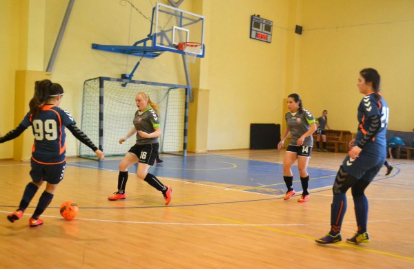 Jonavos futbolininkės kopia finalinio ketverto link