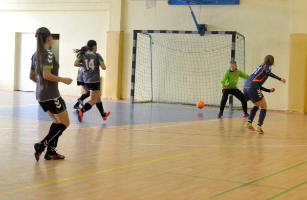 Jonavos futbolininkės kopia finalinio ketverto link