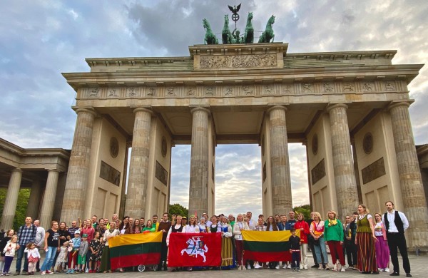 Jubiliejinė „Tautiška giesmė aplink pasaulį“ Lietuvoje taps Dainų dienos akcentu