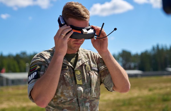Lietuvos kariuomenėje vyksta dronų instruktorių kursas