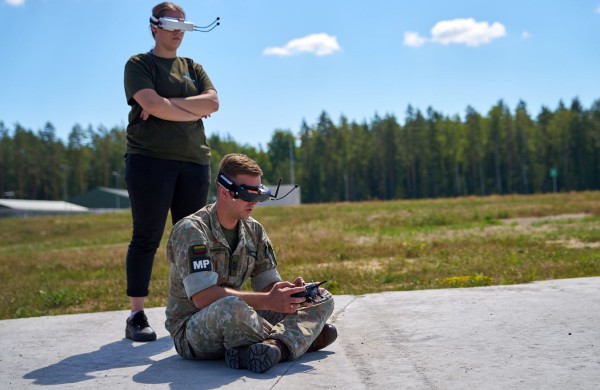 Lietuvos kariuomenėje vyksta dronų instruktorių kursas