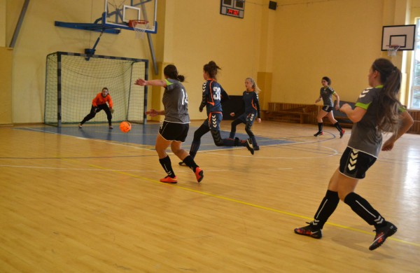 Jonavos futbolininkės kopia finalinio ketverto link