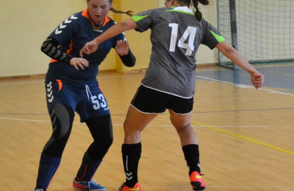 Jonavos futbolininkės kopia finalinio ketverto link