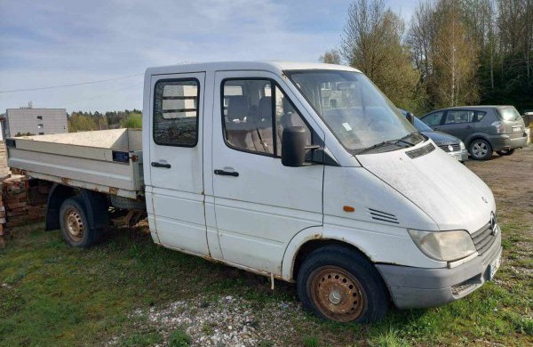 Jonavos rajono savivaldybė siūlo įsigyti automobilius ir ekskavatorių - skelbiami vieši aukcionai