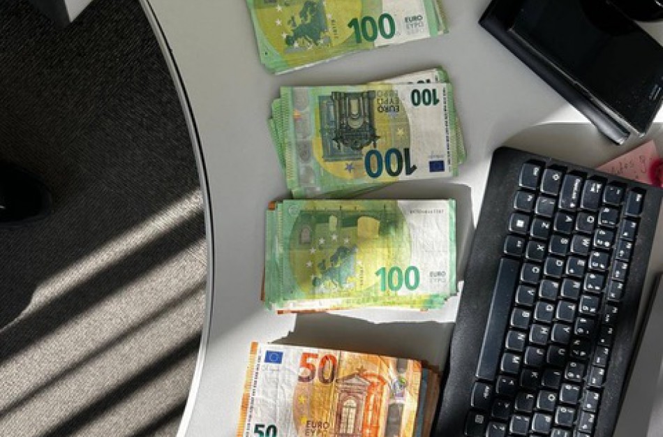 Demaskuota ,,vokeliais" atsiskaitinėjusi įmonė, tarp įtariamųjų - jonavietis