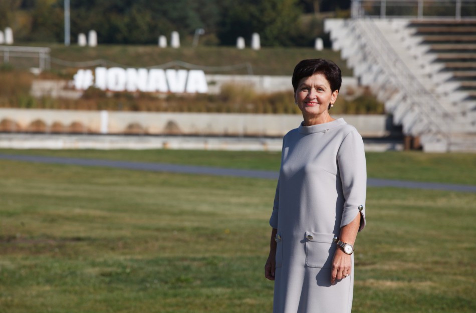 Civilinės metrikacijos skyriaus vedėja V. Baltonienė – apie verkiantį jaunąjį, vestuves miške, į vandenį įkritusį žiedą