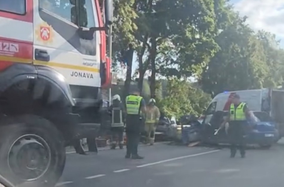 Neblaivus vairuotojas sukėlė eismo įvykį šalia Jonavos
