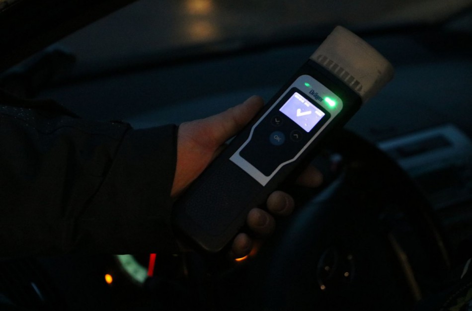 Alkoholis ragaujamas nuo ryto: Chemikų g. vidury dienos girtas vyras kliudė automobilį