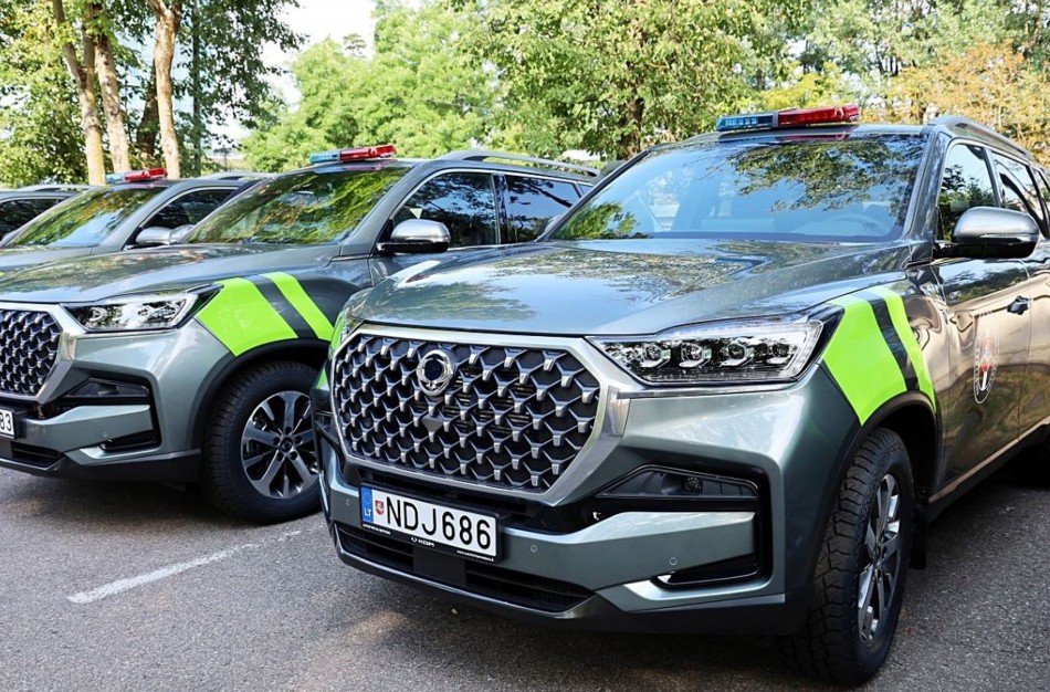 Pasieniečiams perduota 17 naujų visureigių už 933 tūkst.