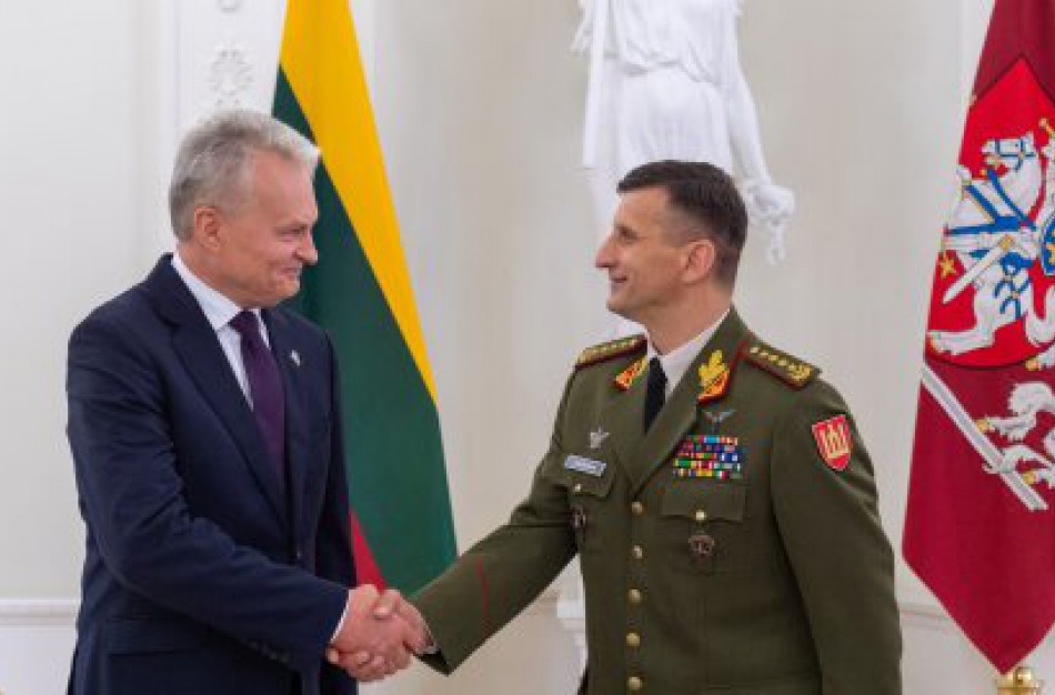 Prezidentas suteikė generolo laipsnį R. Vaikšnorui