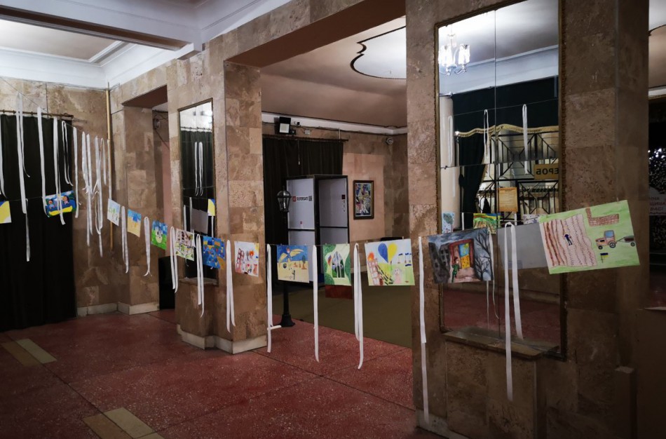 Jonavos mokinių piešiniai eksponuojami Chersone