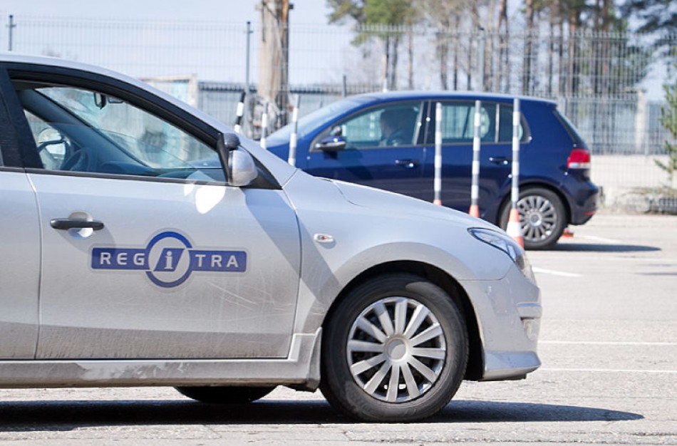 Daugėja norinčių vairuoti, tačiau egzaminai - sunkiai įveikiami: ,,Regitra" ieško sprendimų