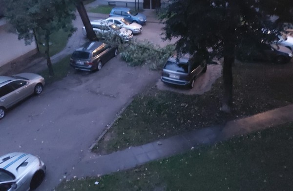 Audra talžo Jonavą - ugniagesiai dirba be perstojo, žmonės fiksuoja padarinius (nuolat atnaujinama)