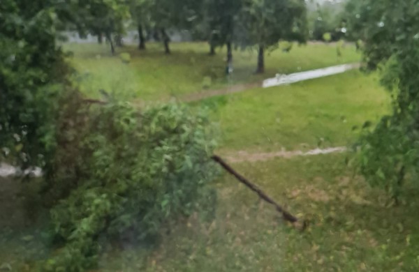Audra talžo Jonavą - ugniagesiai dirba be perstojo, žmonės fiksuoja padarinius (nuolat atnaujinama)