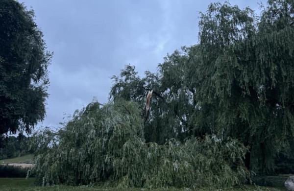 Audra talžo Jonavą - ugniagesiai dirba be perstojo, žmonės fiksuoja padarinius (nuolat atnaujinama)
