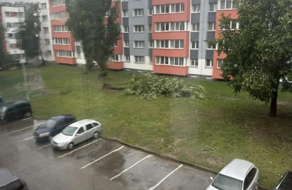 Audra talžo Jonavą - ugniagesiai dirba be perstojo, žmonės fiksuoja padarinius (nuolat atnaujinama)