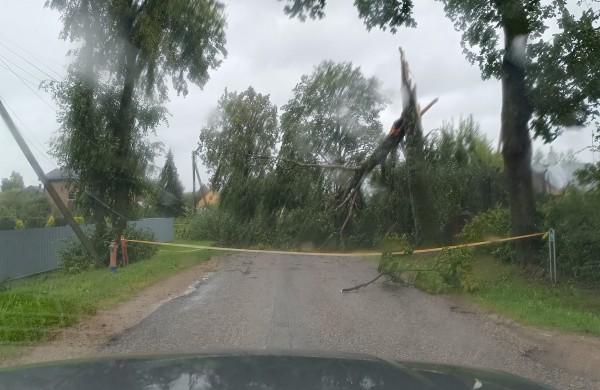 Audra talžo Jonavą - ugniagesiai dirba be perstojo, žmonės fiksuoja padarinius (nuolat atnaujinama)