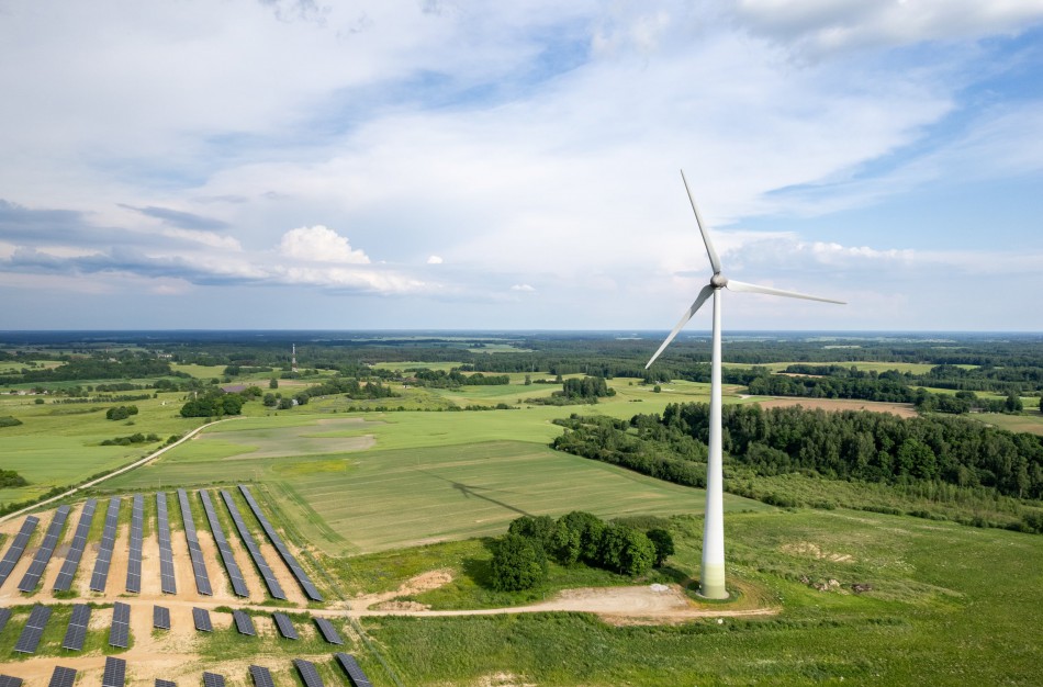 Per pusmetį saulės ir vėjo elektrinių gamyba padidėjo 70 procentų
